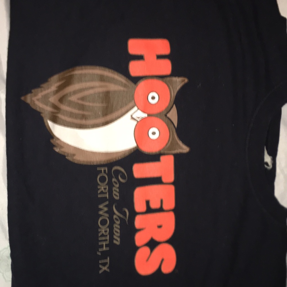 Hooters T-shirt